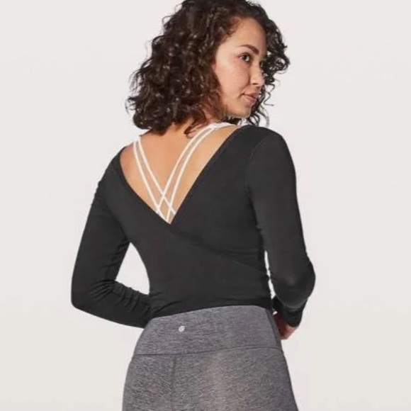 Lululemon Reversable Wrap Crop Top in Charcoal, size 8 - Picture 6 of 6